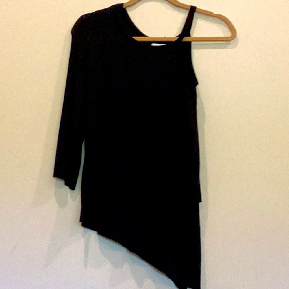 Bailey 44 Blk 3/4 sleeve 1 side cut out shoulder Asymmetrical tee in size S.